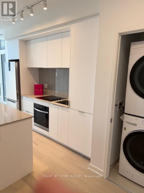 605 - 395 Square One Drive, Mississauga, Ontario L5B 0P6 - Photo 3 - W12600182