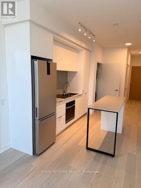 605 - 395 Square One Drive, Mississauga, Ontario L5B 0P6 - Photo 8 - W12600182