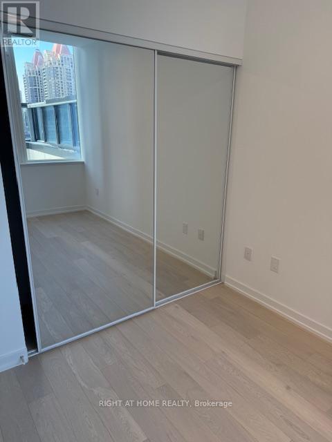 605 - 395 Square One Drive, Mississauga, Ontario L5B 0P6 - Photo 9 - W12600182