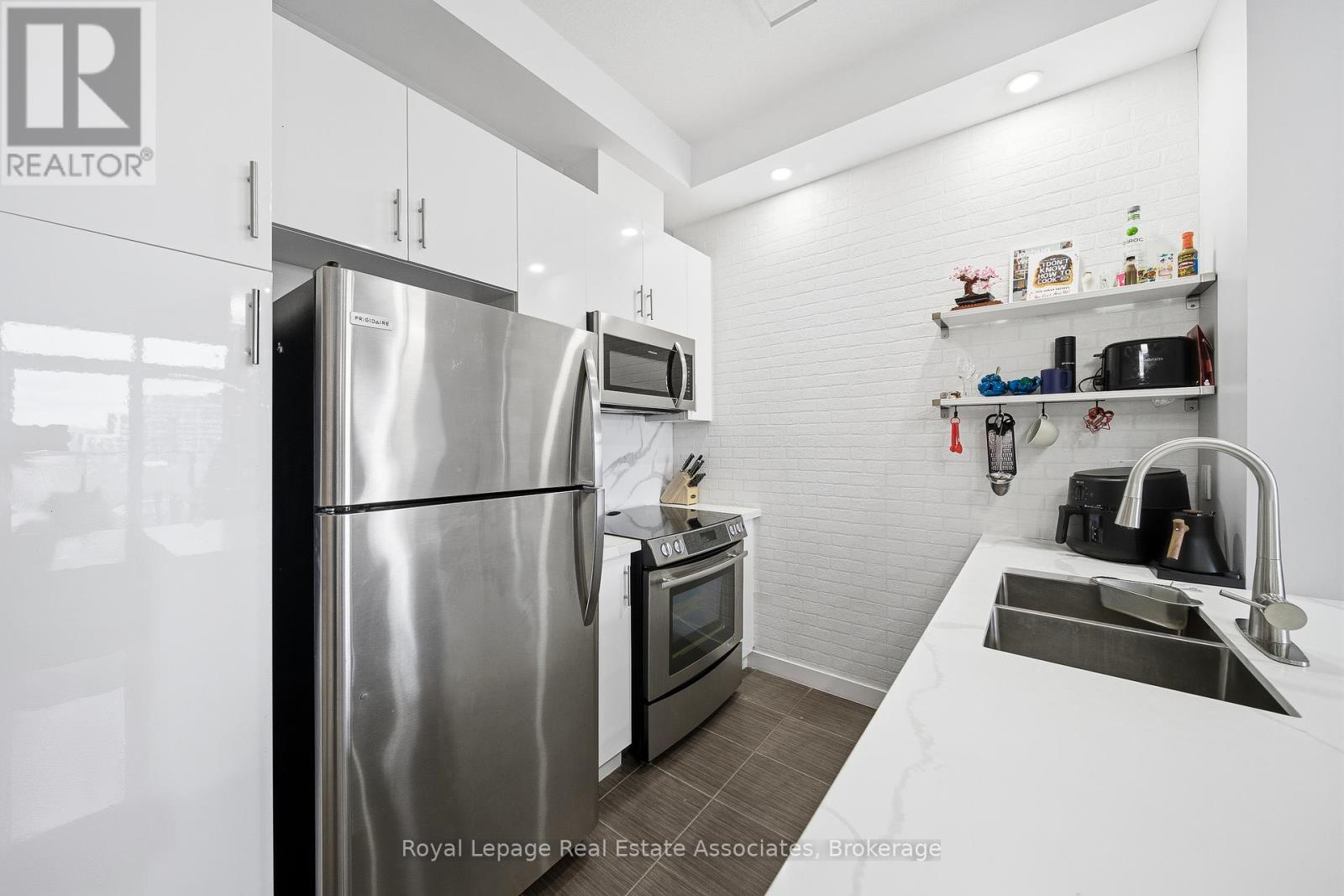 616 - 125 Shoreview Place, Hamilton, Ontario L8E 0K3 - Photo 10 - X12600158