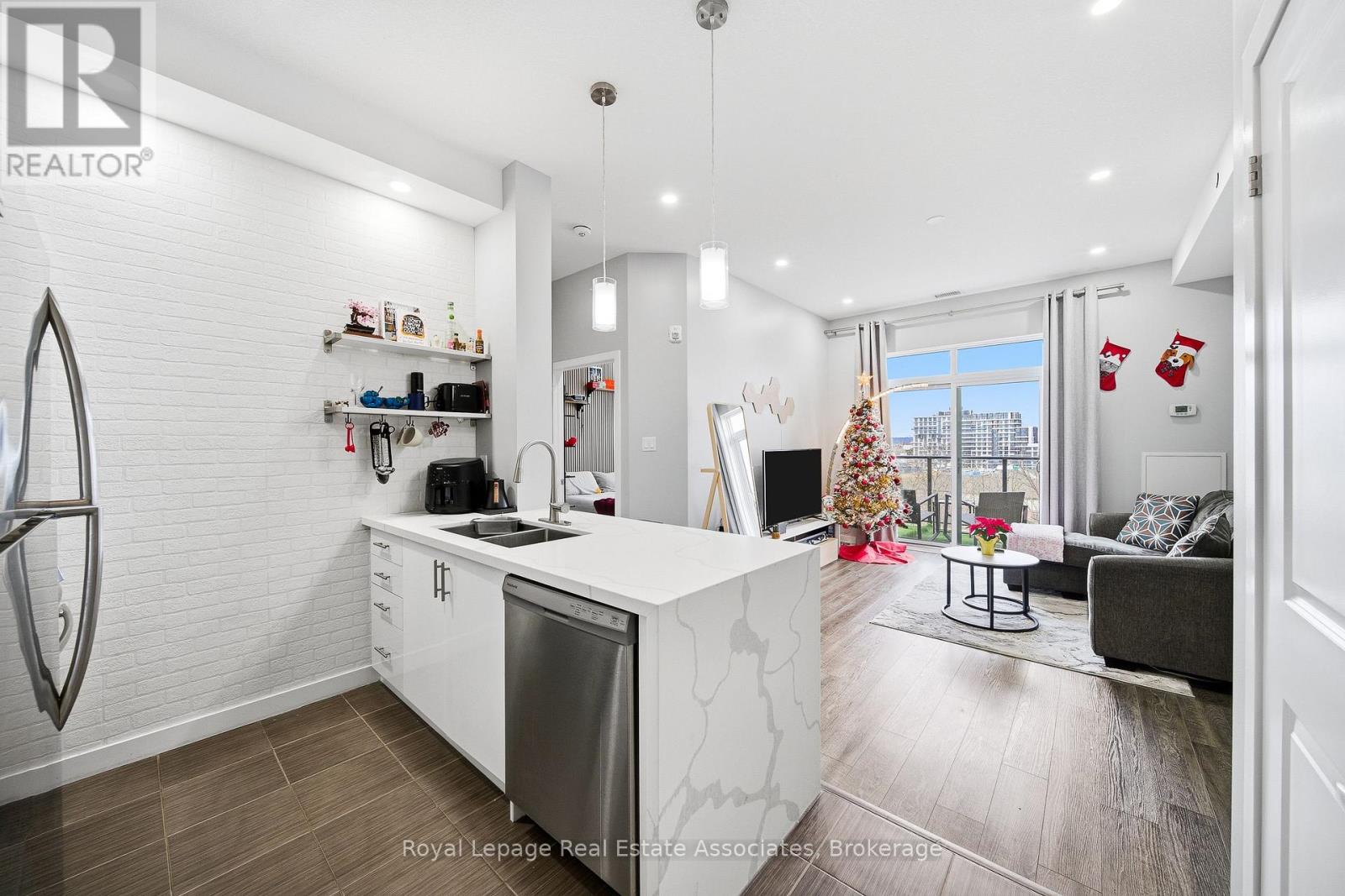 616 - 125 Shoreview Place, Hamilton, Ontario L8E 0K3 - Photo 3 - X12600158