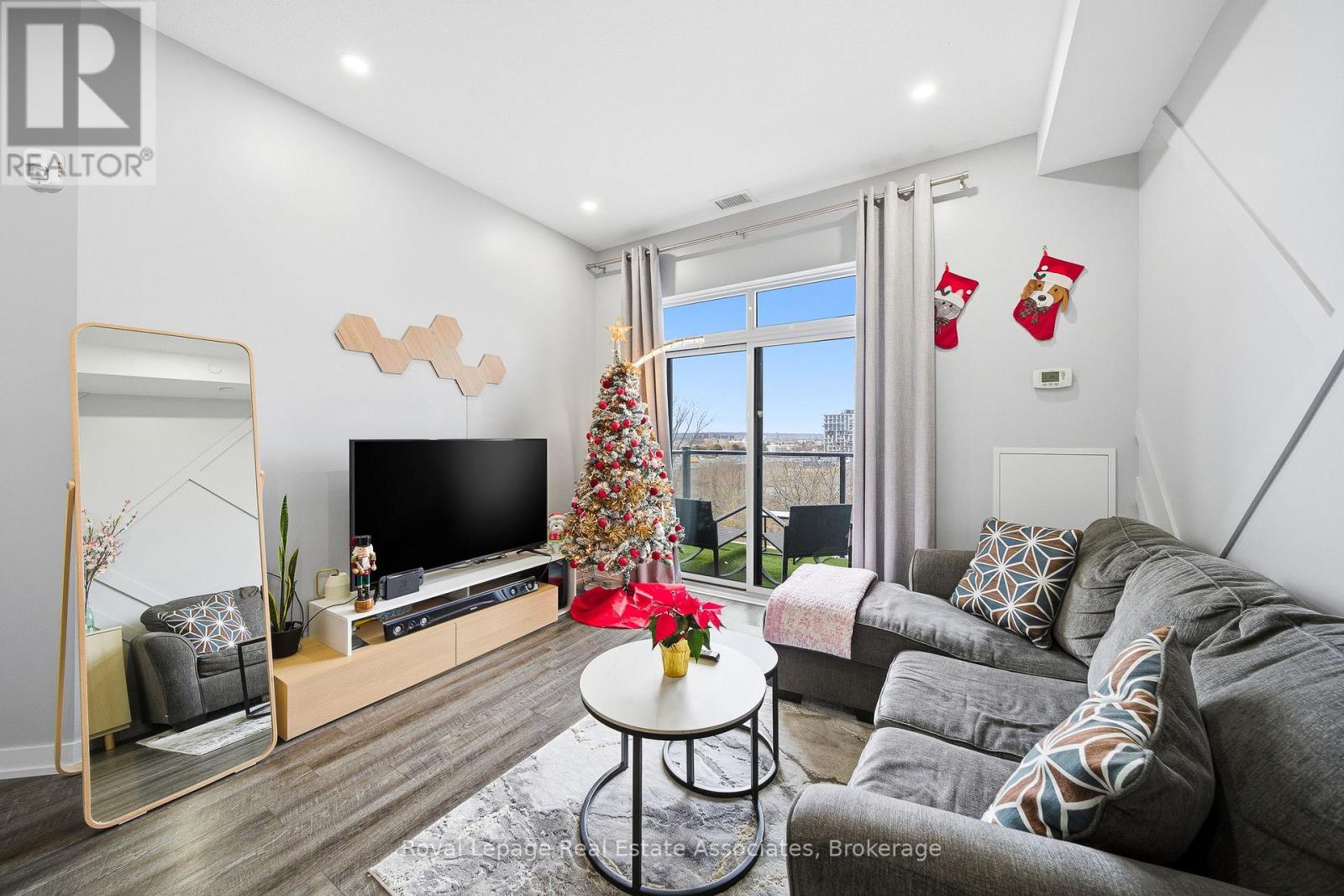 616 - 125 Shoreview Place, Hamilton, Ontario L8E 0K3 - Photo 5 - X12600158