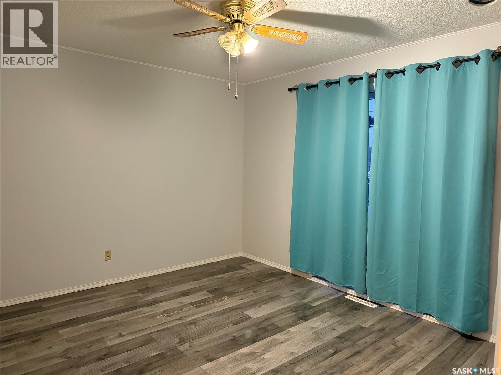 806 Centre Street, Meadow Lake, Saskatchewan  S9X 1G3 - Photo 7 - SK022412