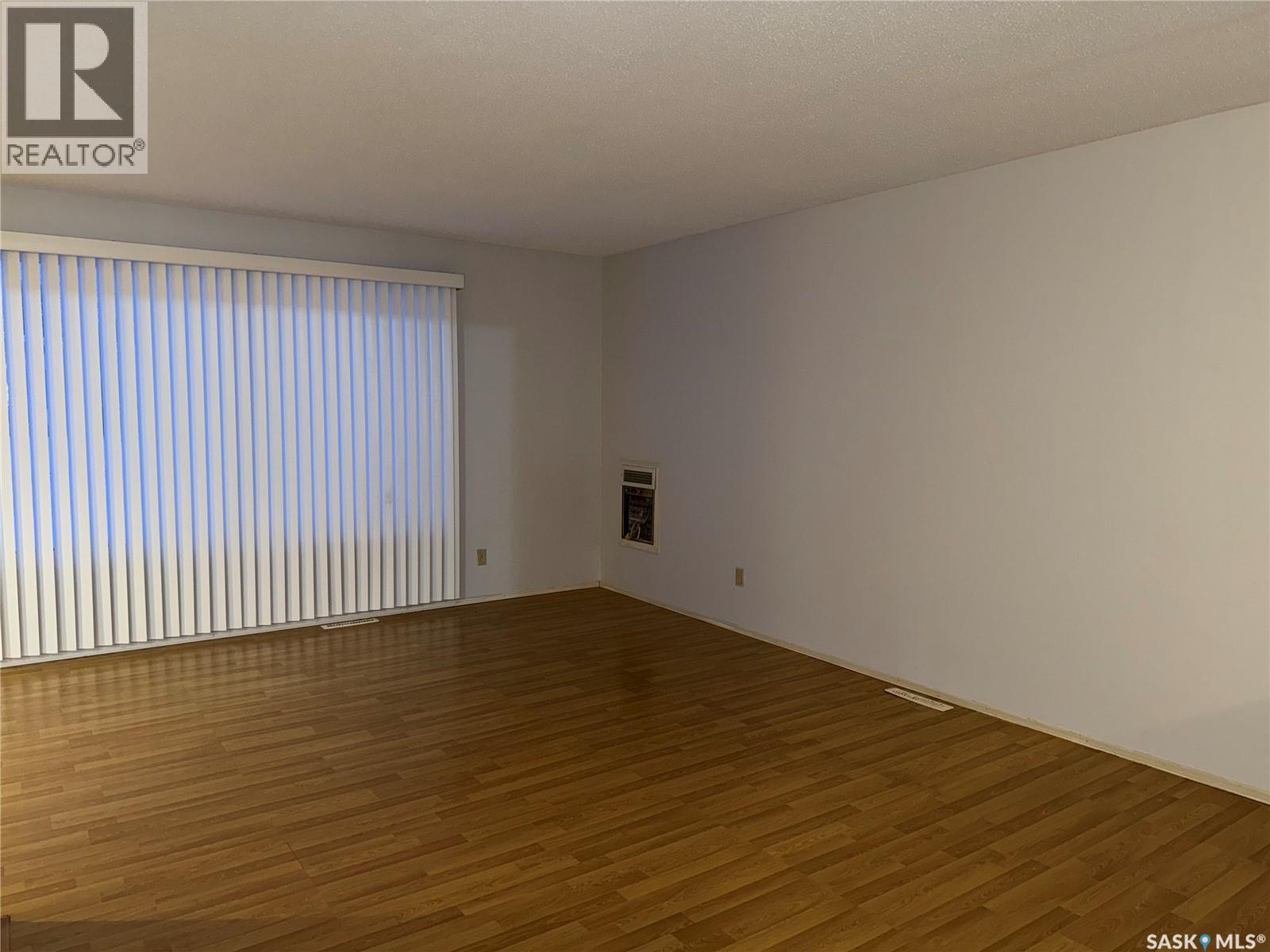 806 Centre Street, Meadow Lake, Saskatchewan  S9X 1G3 - Photo 6 - SK022412