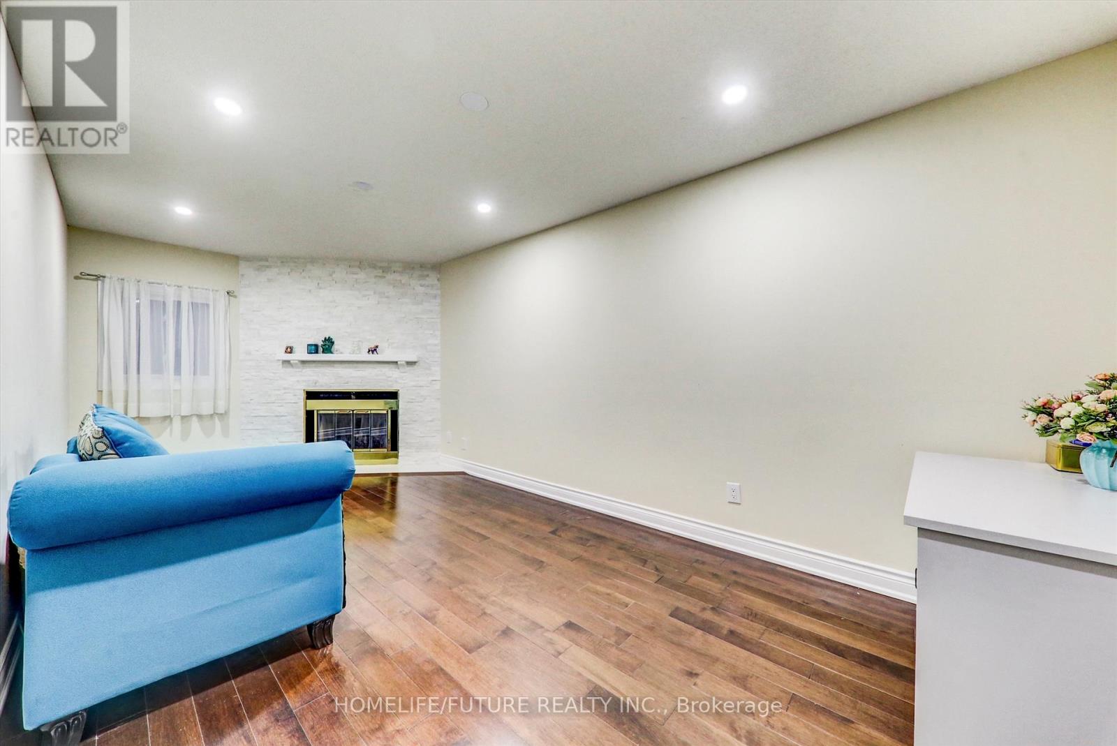 Main & 2nd - 47 Empringham Drive, Toronto, Ontario M1B 3Z1 - Photo 2 - E12599764