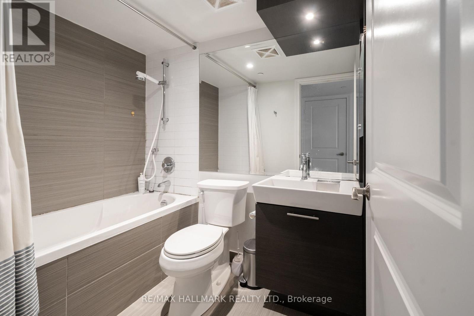 1703 - 386 Yonge Street, Toronto, Ontario M5B 0A5 - Photo 14 - C12501312