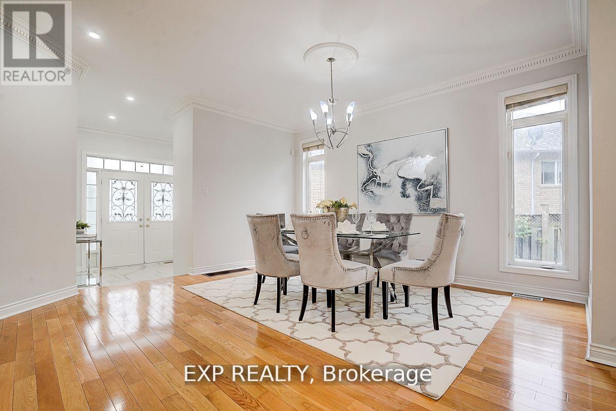 12 Tormina Court, Markham, Ontario  L3S 4R2 - Photo 4 - N12562838