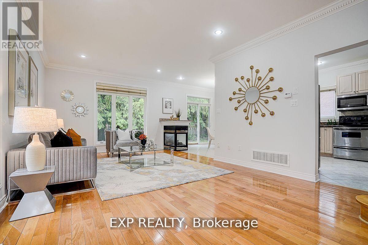 12 Tormina Court, Markham, Ontario  L3S 4R2 - Photo 8 - N12562838