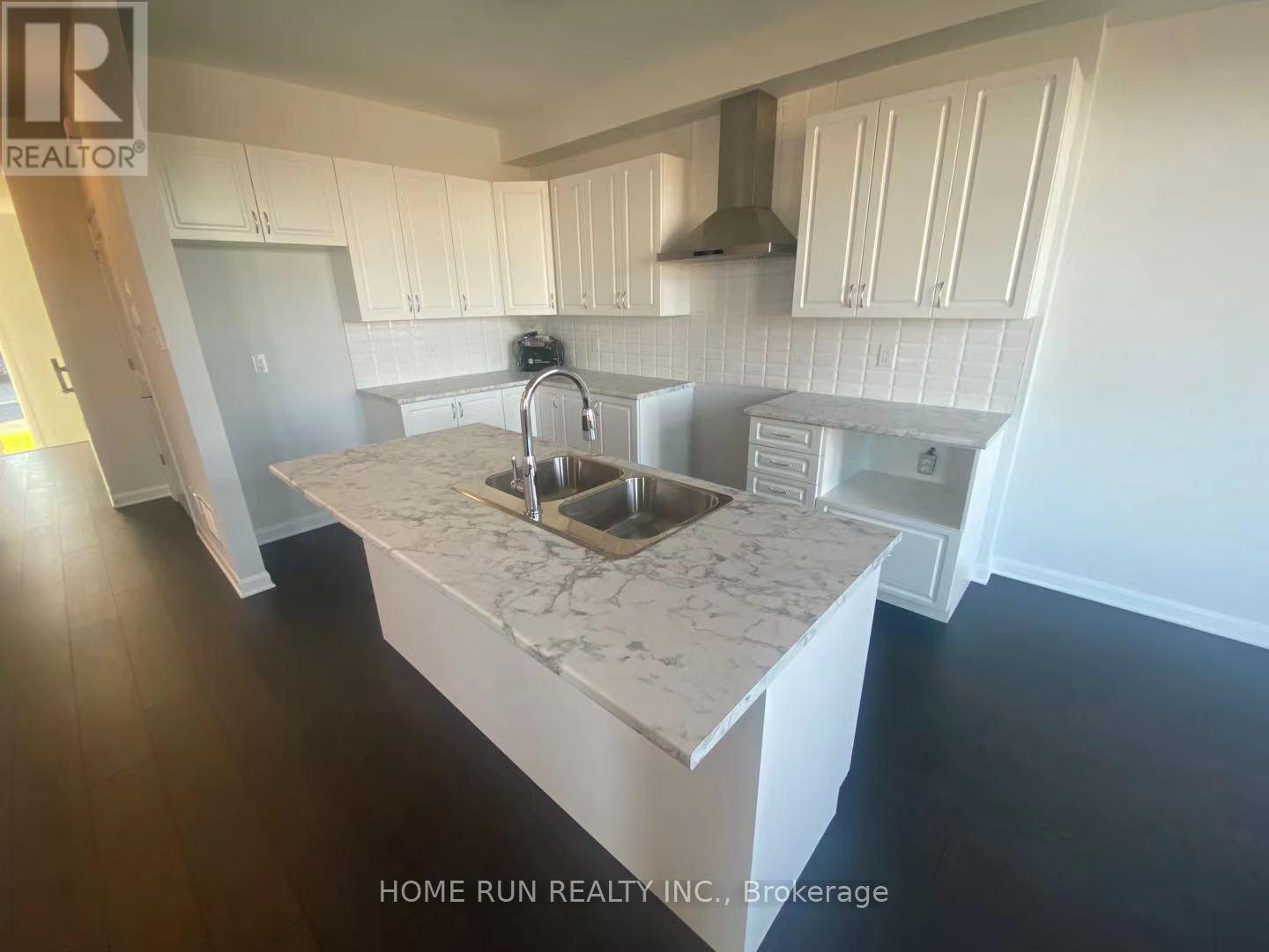 1041 Speedvale Court, Ottawa, Ontario  K2T 0P6 - Photo 2 - X12600246