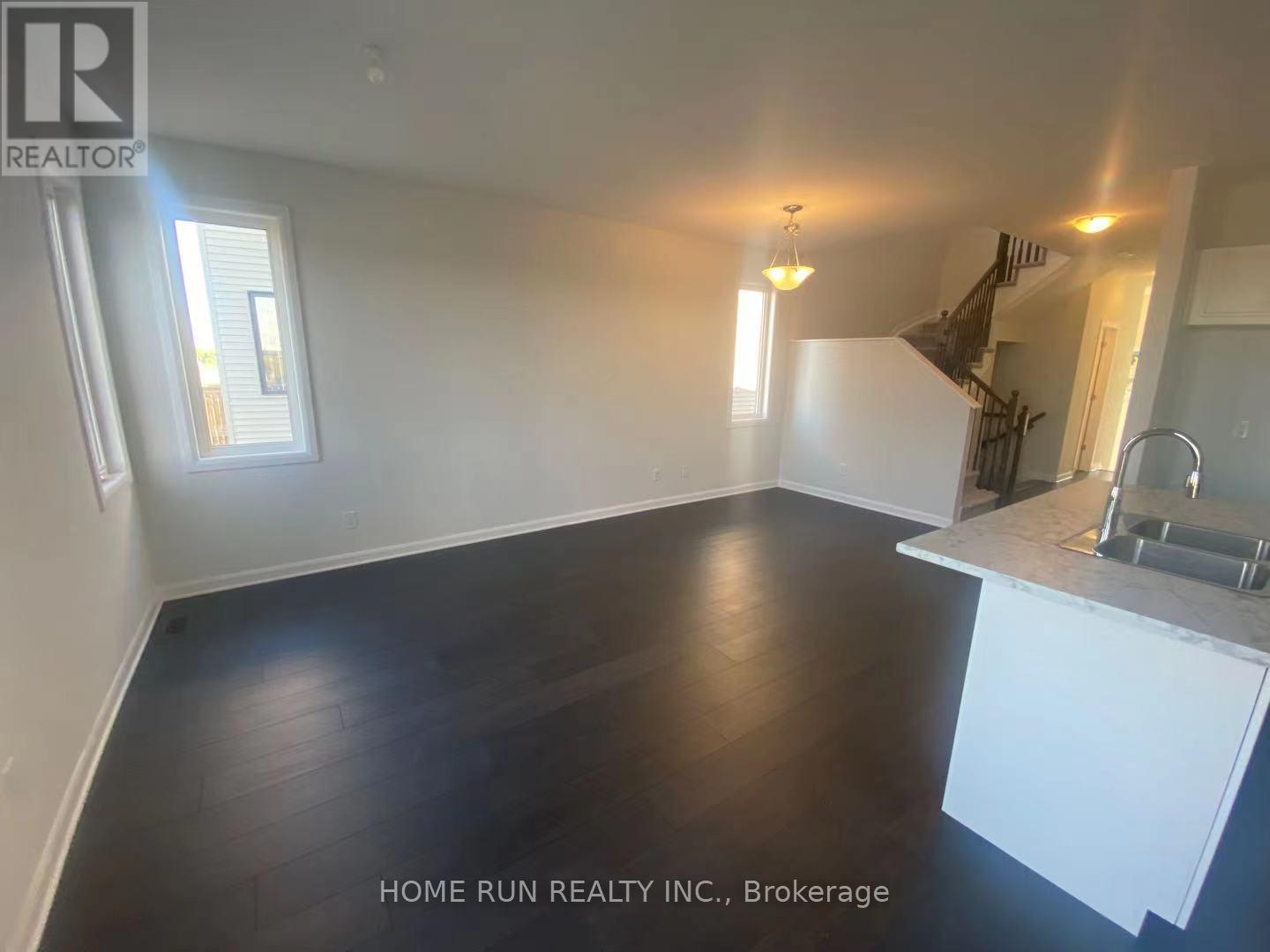 1041 Speedvale Court, Ottawa, Ontario  K2T 0P6 - Photo 3 - X12600246