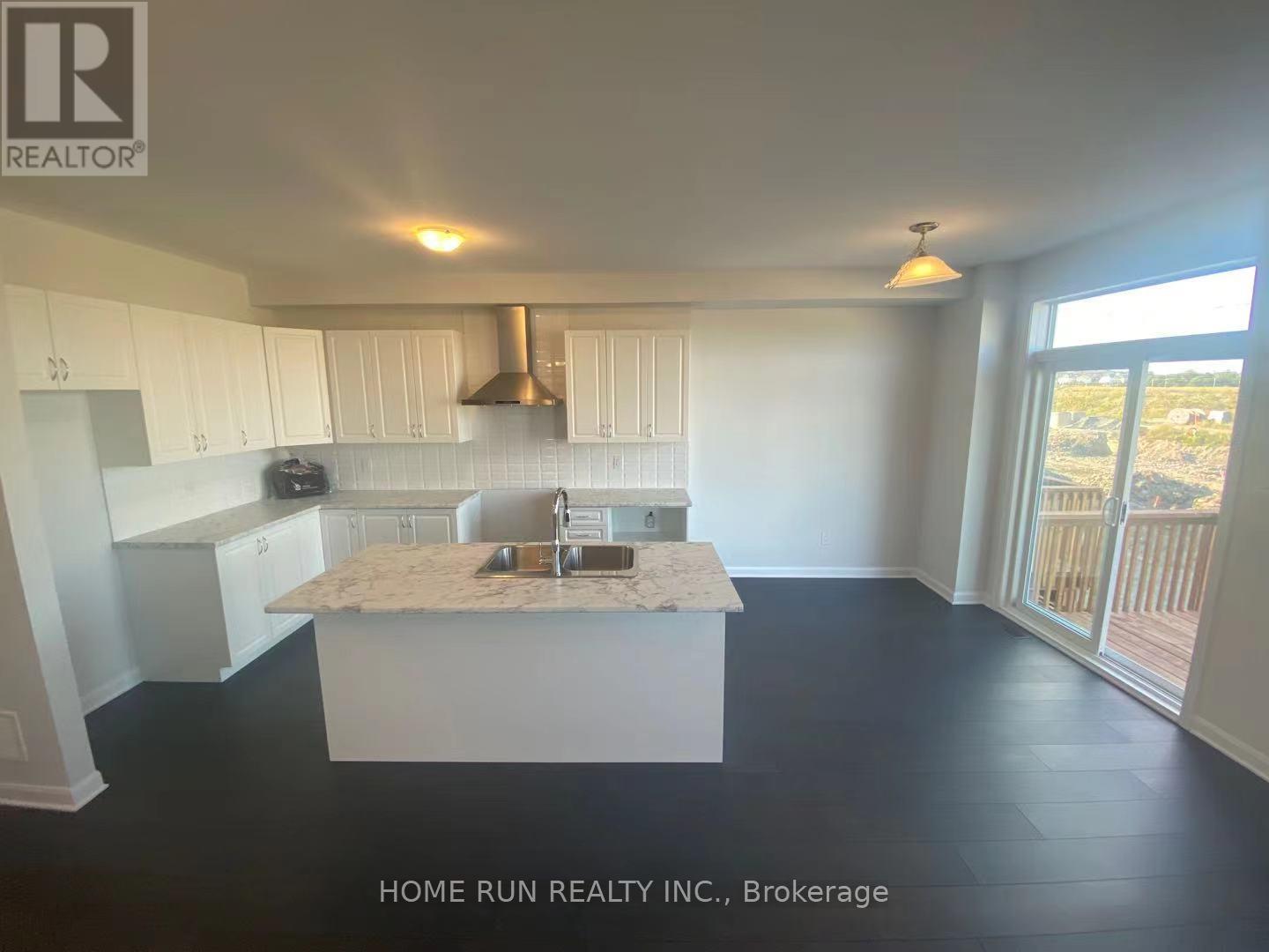 1041 Speedvale Court, Ottawa, Ontario  K2T 0P6 - Photo 4 - X12600246