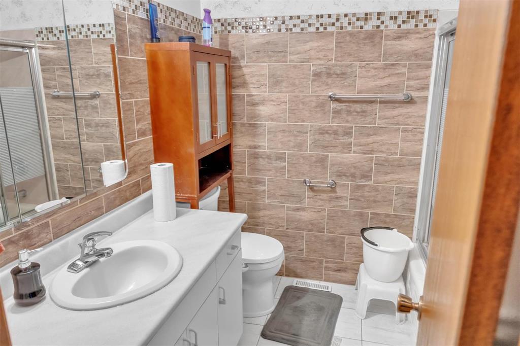 77 Bondar Bay, Winnipeg, Manitoba  R2P 1B3 - Photo 28 - 202529430