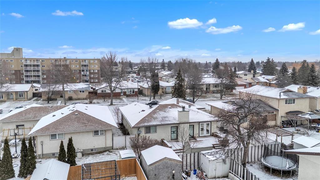 77 Bondar Bay, Winnipeg, Manitoba  R2P 1B3 - Photo 37 - 202529430