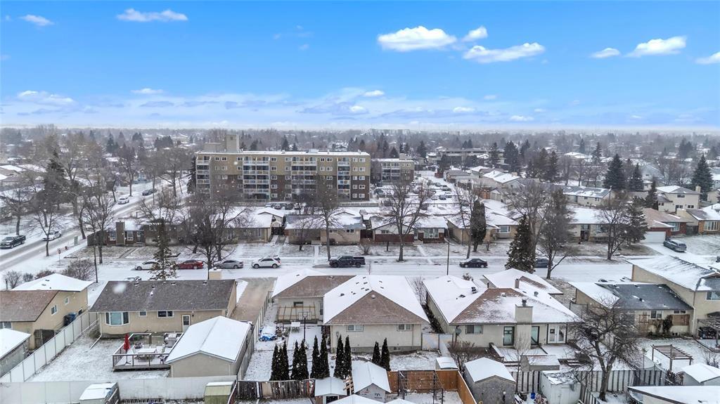 77 Bondar Bay, Winnipeg, Manitoba  R2P 1B3 - Photo 40 - 202529430