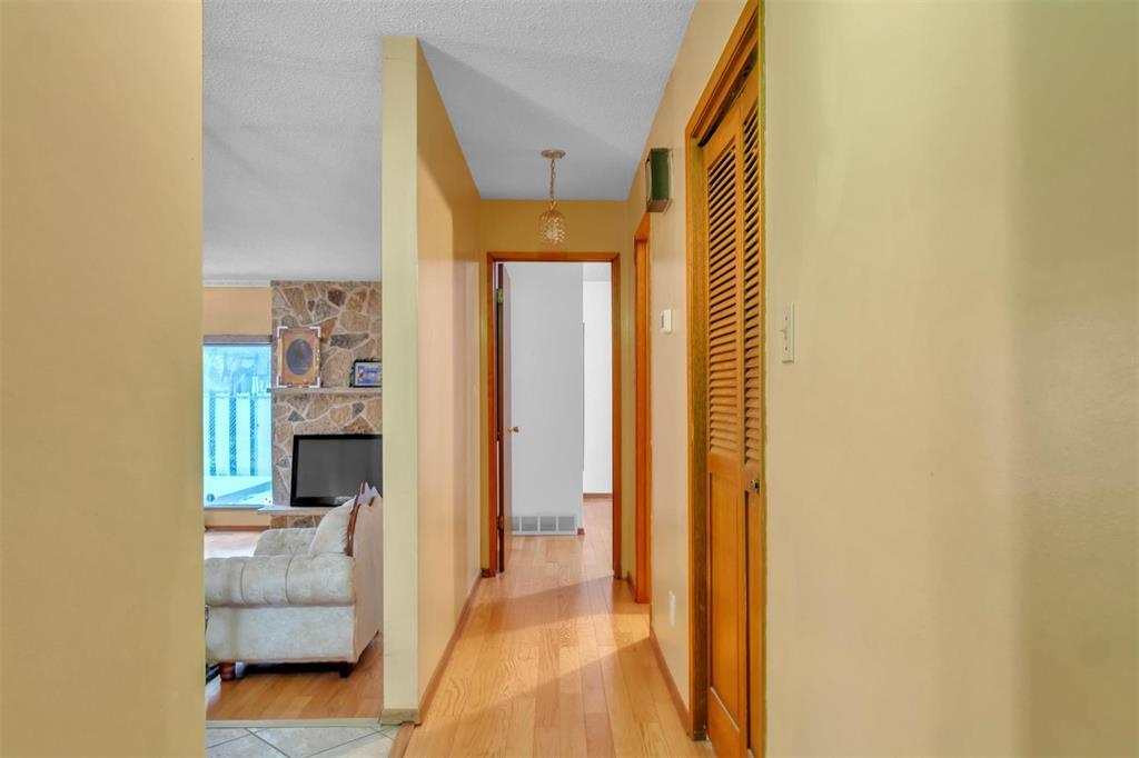 77 Bondar Bay, Winnipeg, Manitoba  R2P 1B3 - Photo 13 - 202529430