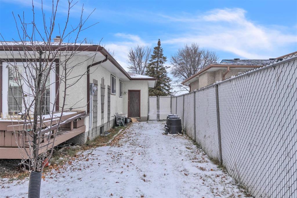 77 Bondar Bay, Winnipeg, Manitoba  R2P 1B3 - Photo 32 - 202529430