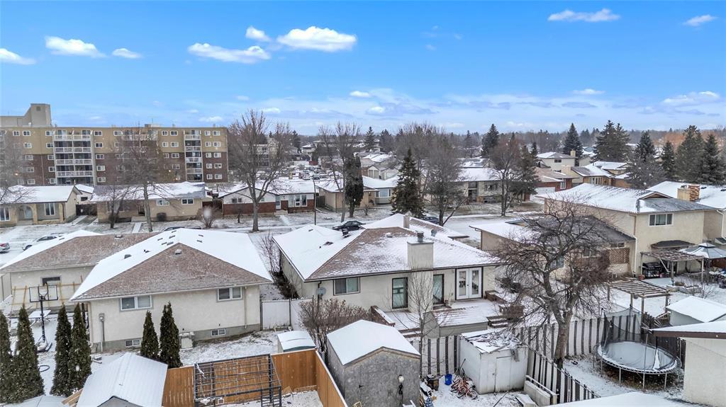 77 Bondar Bay, Winnipeg, Manitoba  R2P 1B3 - Photo 39 - 202529430