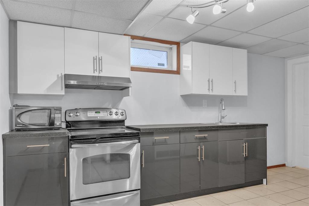 77 Bondar Bay, Winnipeg, Manitoba  R2P 1B3 - Photo 19 - 202529430