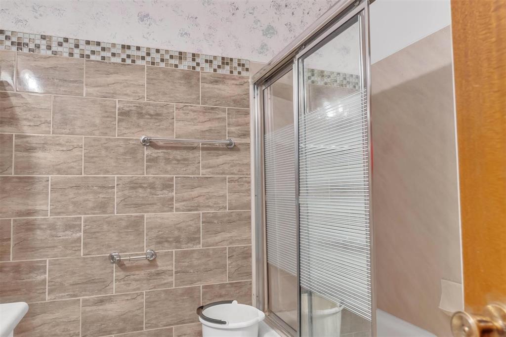 77 Bondar Bay, Winnipeg, Manitoba  R2P 1B3 - Photo 29 - 202529430