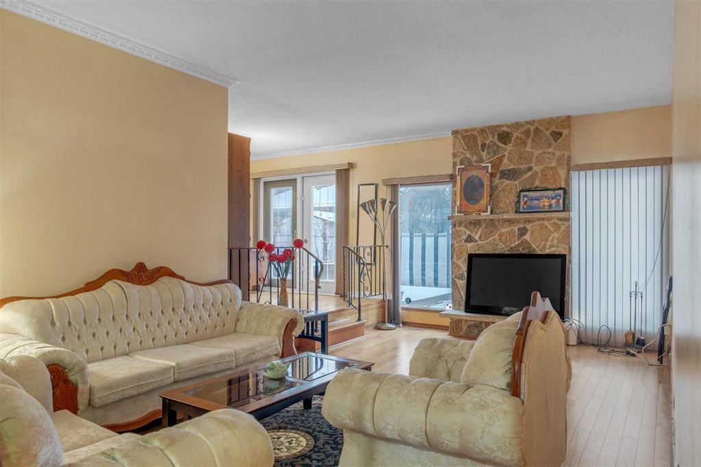 77 Bondar Bay, Winnipeg, Manitoba  R2P 1B3 - Photo 7 - 202529430