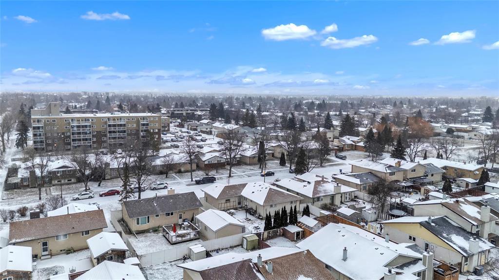 77 Bondar Bay, Winnipeg, Manitoba  R2P 1B3 - Photo 42 - 202529430