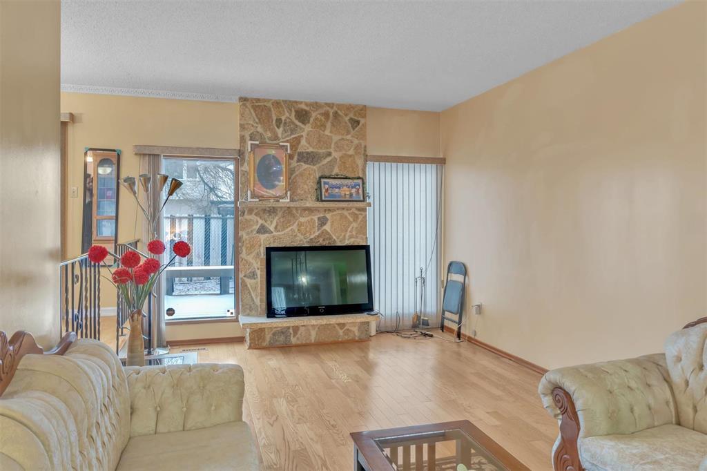 77 Bondar Bay, Winnipeg, Manitoba  R2P 1B3 - Photo 9 - 202529430