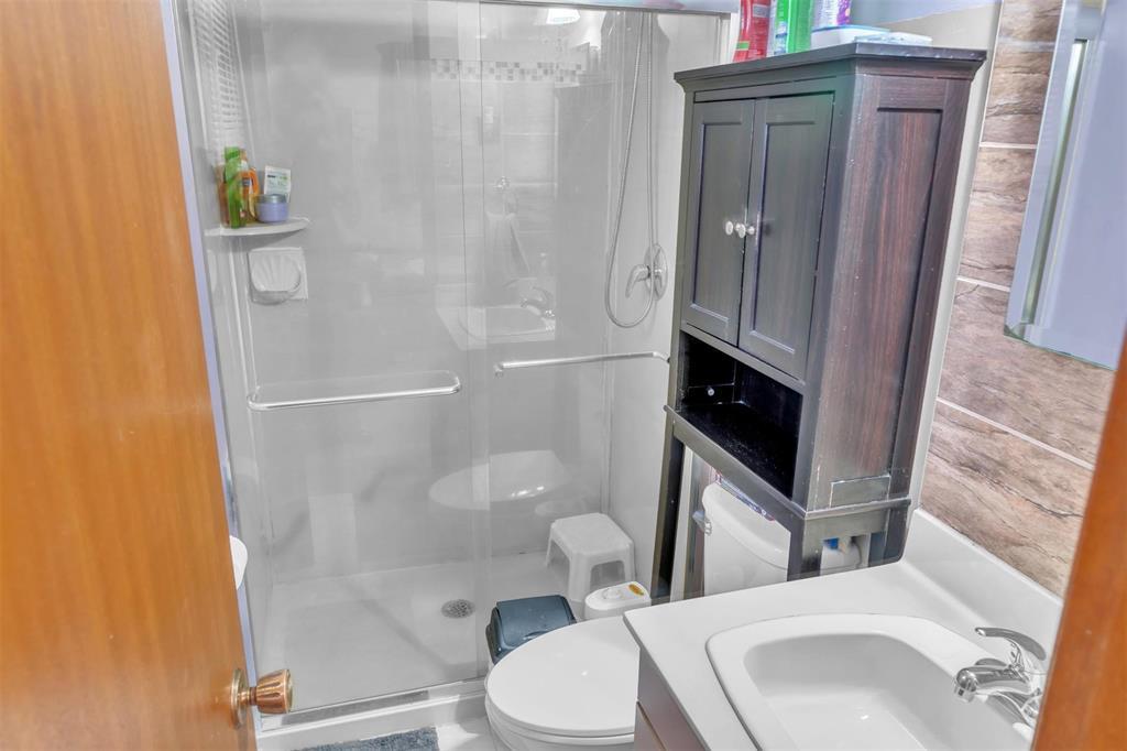 77 Bondar Bay, Winnipeg, Manitoba  R2P 1B3 - Photo 27 - 202529430