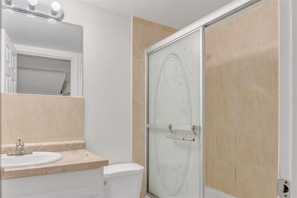 77 Bondar Bay, Winnipeg, Manitoba  R2P 1B3 - Photo 17 - 202529430