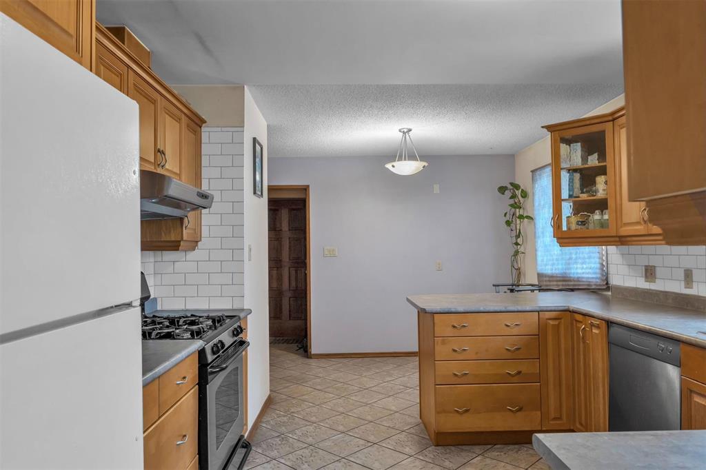 77 Bondar Bay, Winnipeg, Manitoba  R2P 1B3 - Photo 6 - 202529430