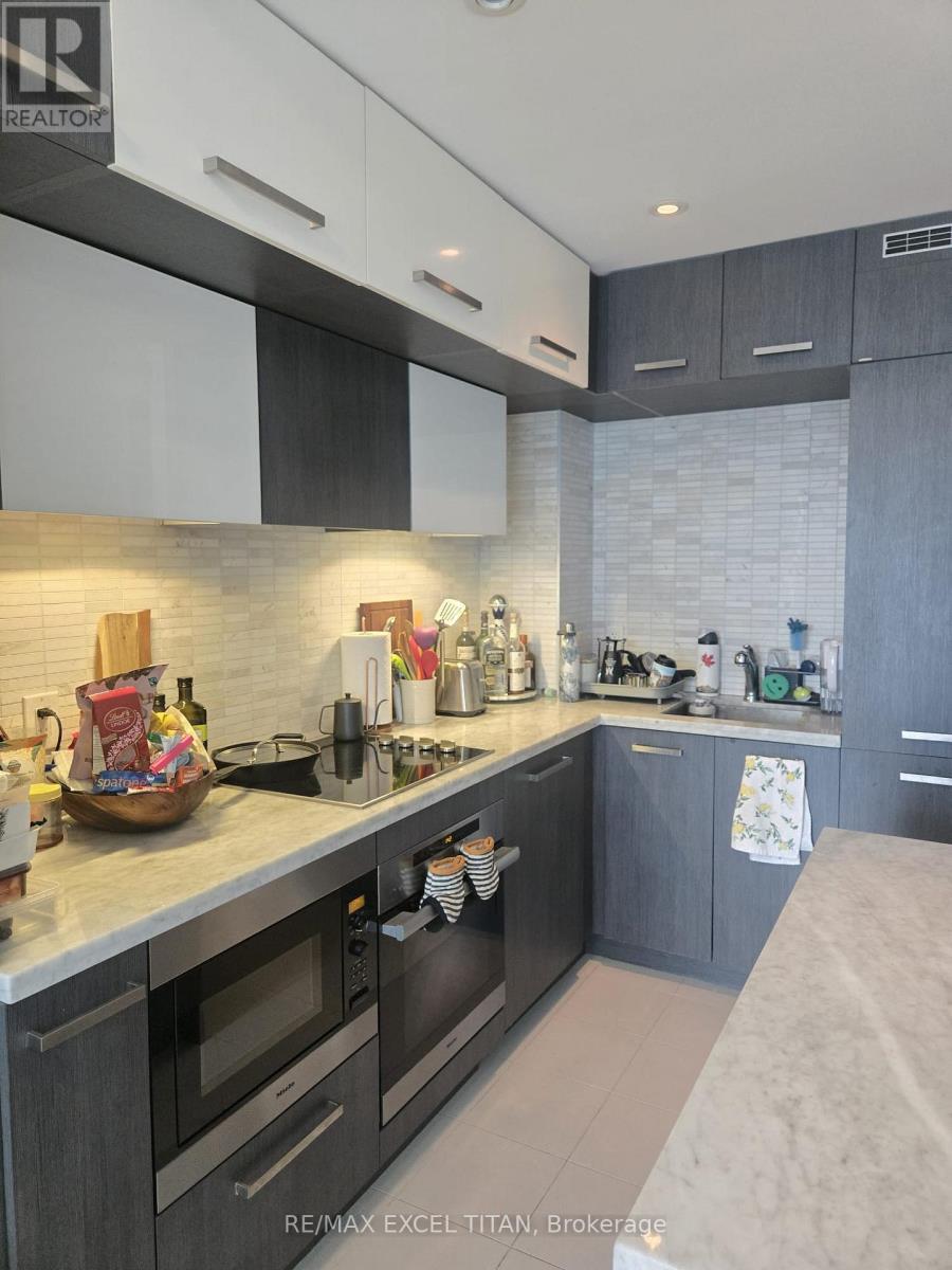 2203 - 8 The Esplanade, Toronto, Ontario M5E 0A6 - Photo 10 - C12600218