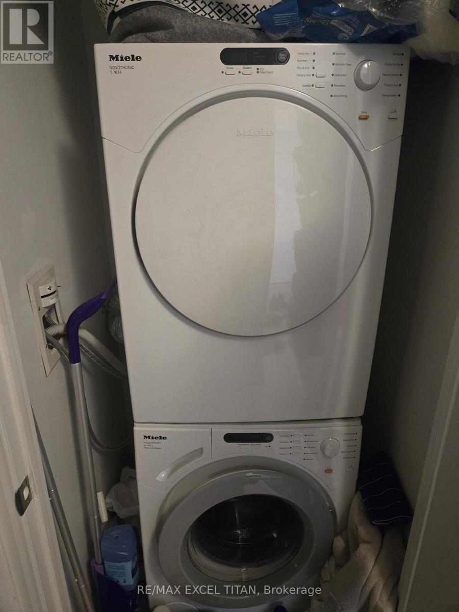 2203 - 8 The Esplanade, Toronto, Ontario M5E 0A6 - Photo 11 - C12600218