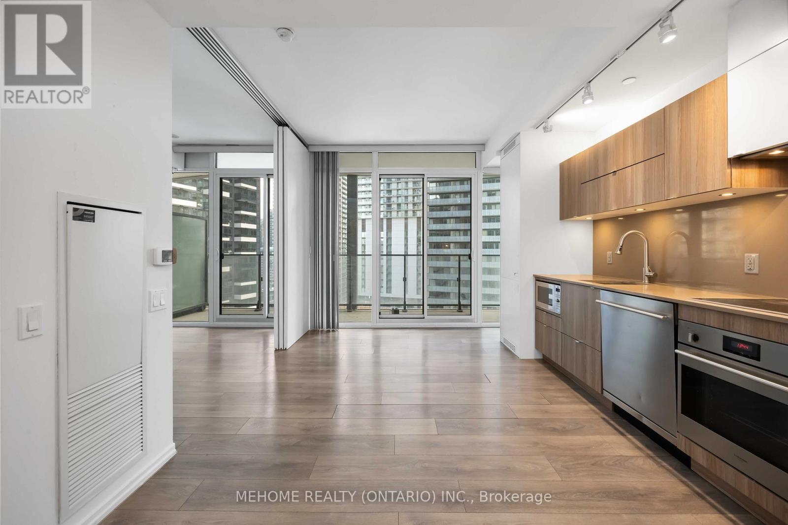 1812 - 125 Peter Street, Toronto, Ontario  M5V 2G9 - Photo 10 - C12600234