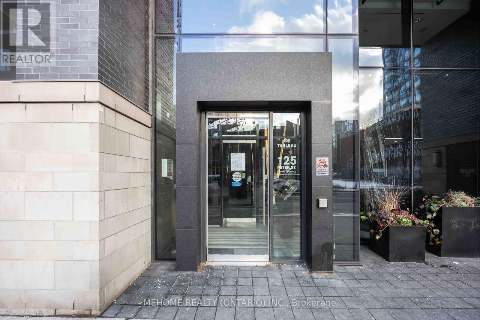 1812 - 125 Peter Street, Toronto, Ontario  M5V 2G9 - Photo 2 - C12600234