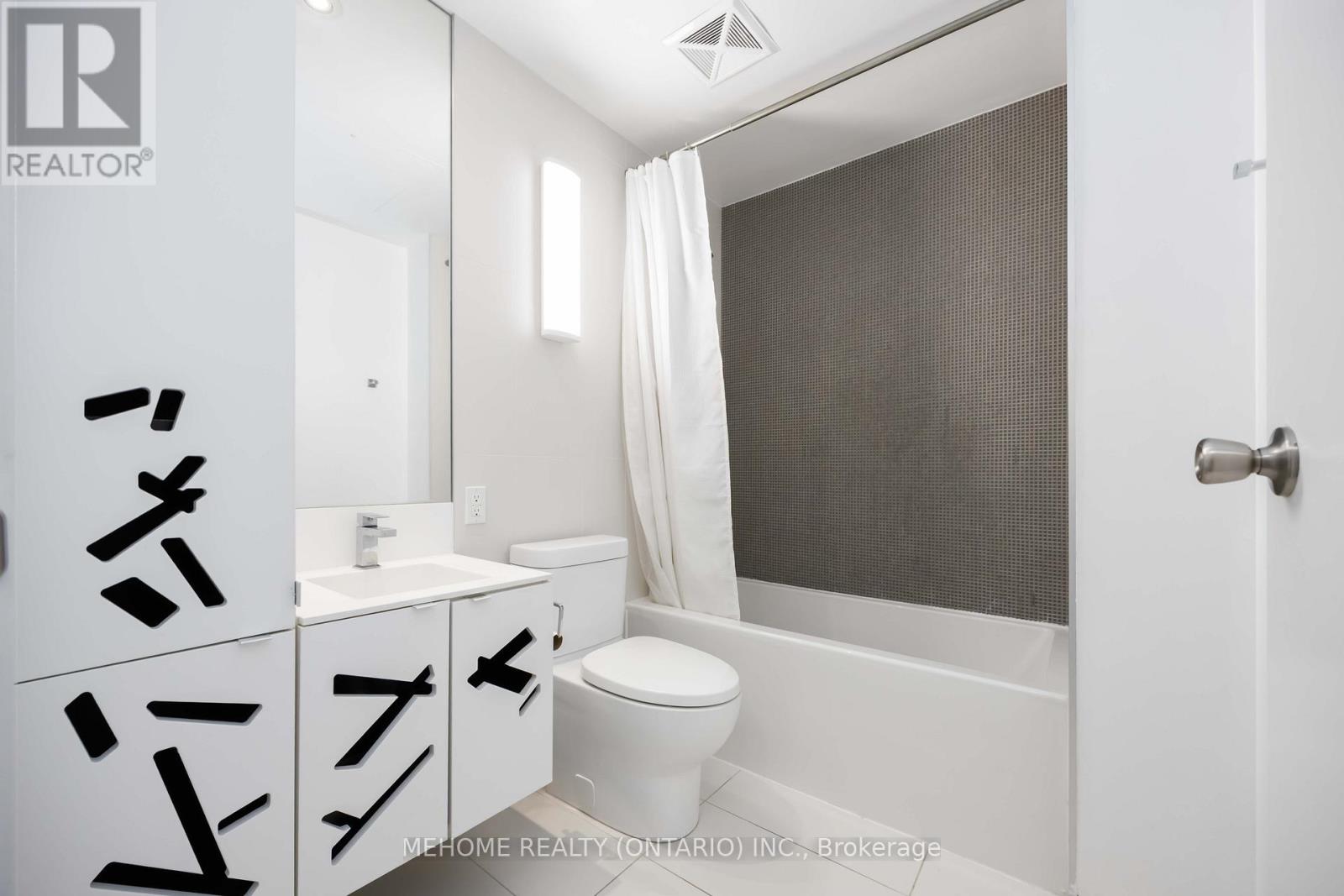 1812 - 125 Peter Street, Toronto, Ontario  M5V 2G9 - Photo 9 - C12600234