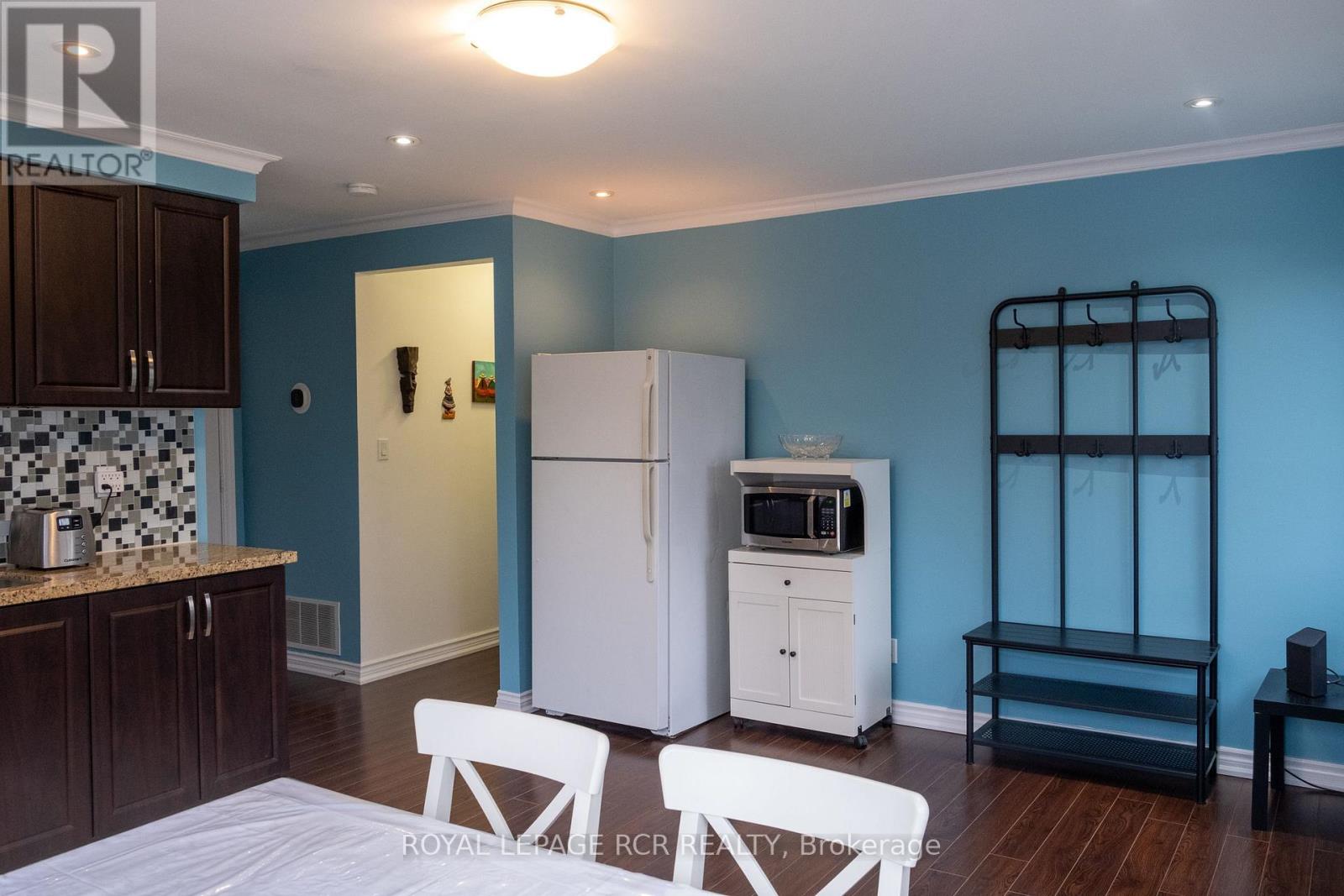 341 Miami Drive, Georgina, Ontario  L4P 2Z6 - Photo 5 - N12600222