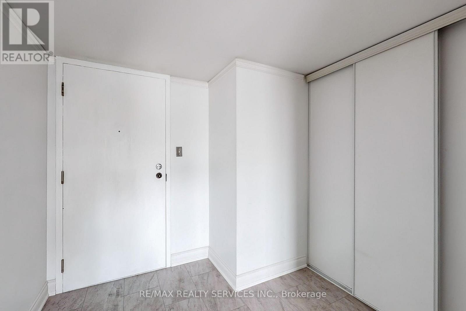 1003 - 50 Eglinton Avenue W, Mississauga, Ontario  L5R 3P5 - Photo 6 - W12600230