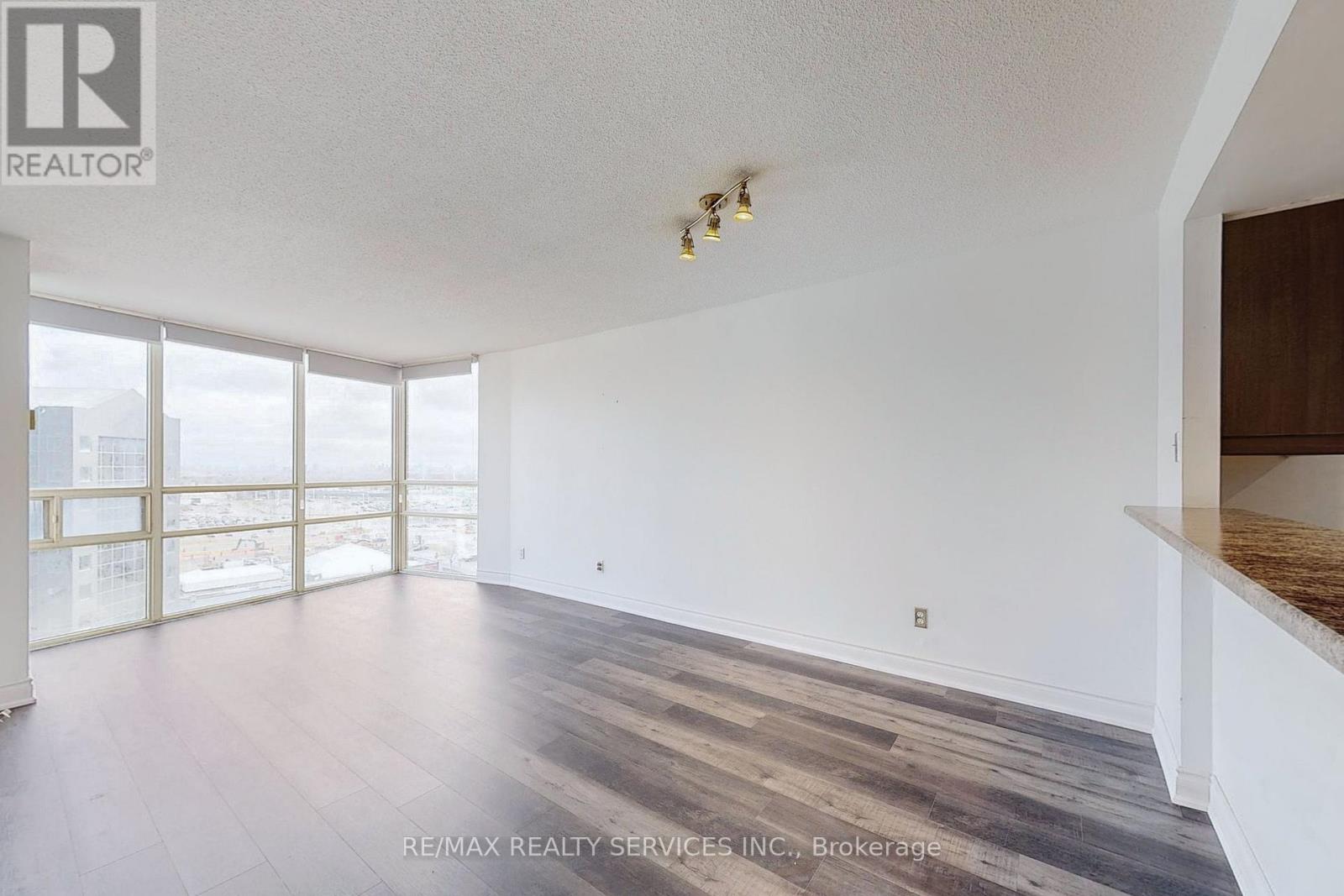 1003 - 50 Eglinton Avenue W, Mississauga, Ontario  L5R 3P5 - Photo 9 - W12600230