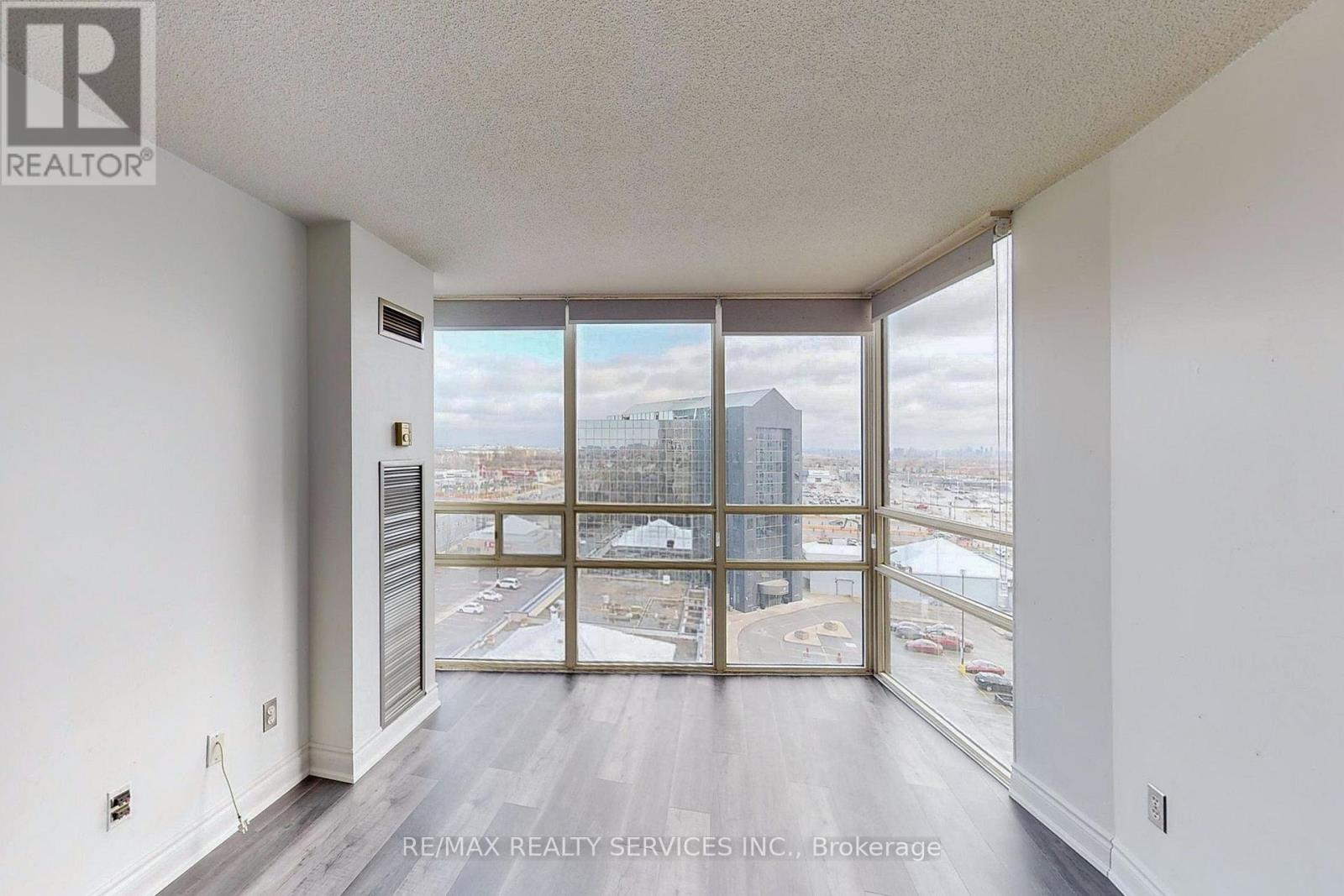 1003 - 50 Eglinton Avenue W, Mississauga, Ontario  L5R 3P5 - Photo 11 - W12600232