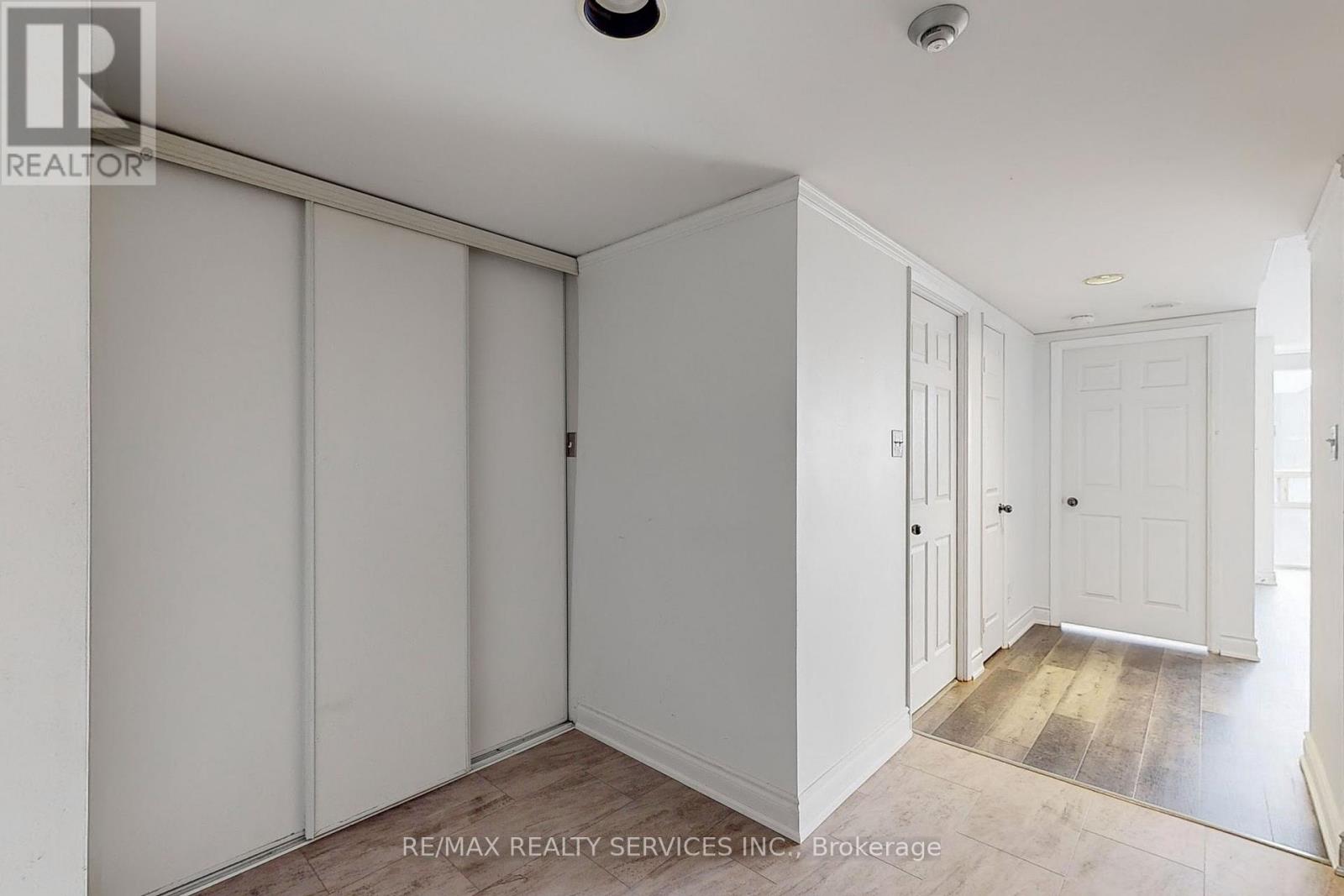 1003 - 50 Eglinton Avenue W, Mississauga, Ontario  L5R 3P5 - Photo 7 - W12600232