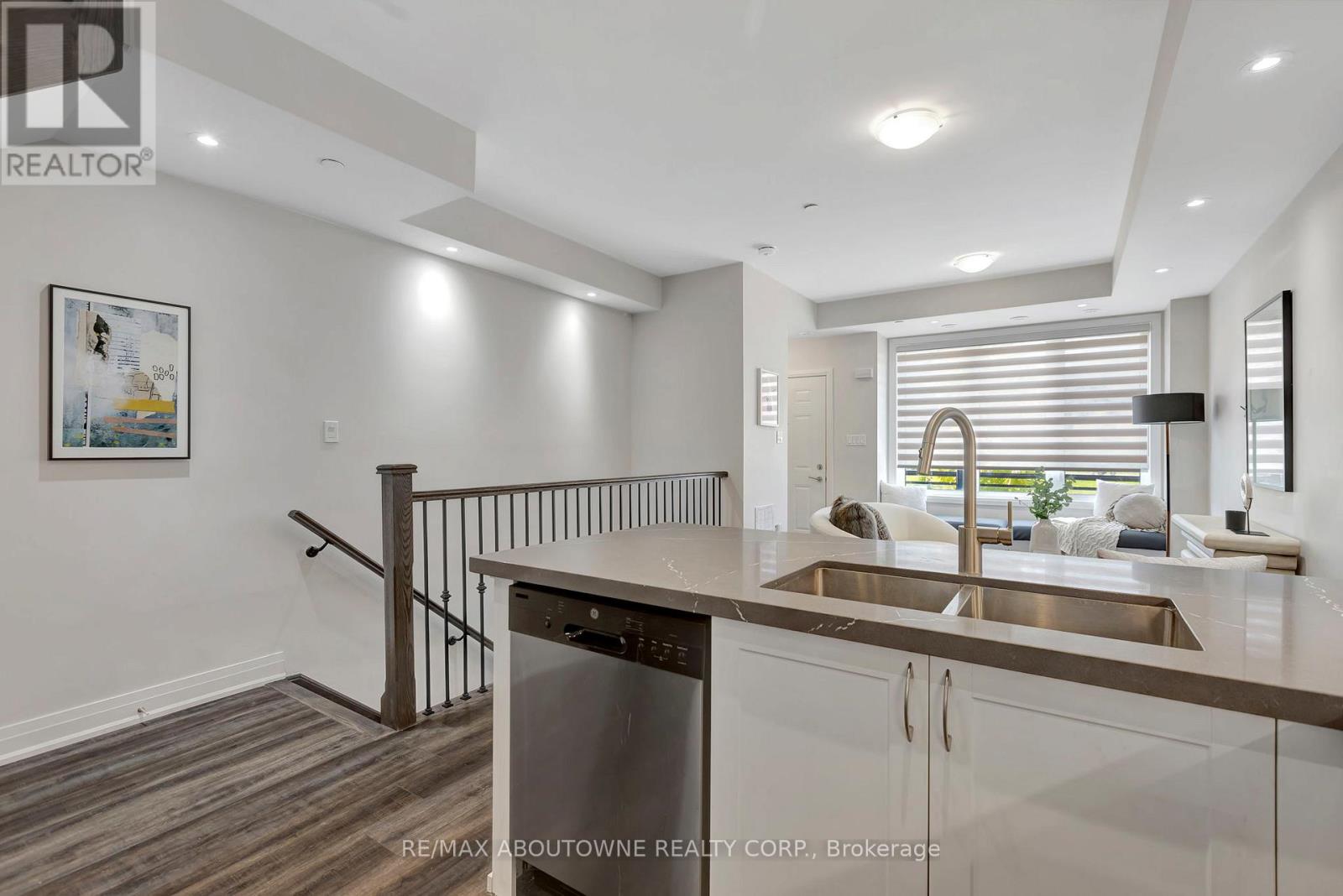 5 - 2212 Bromsgrove Road, Mississauga, Ontario  L5J 0B3 - Photo 9 - W12600240