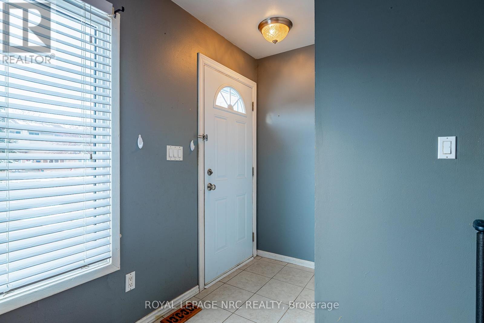 39 - 4215 Meadowvale Drive, Niagara Falls, Ontario  L2E 5W8 - Photo 2 - X12600286