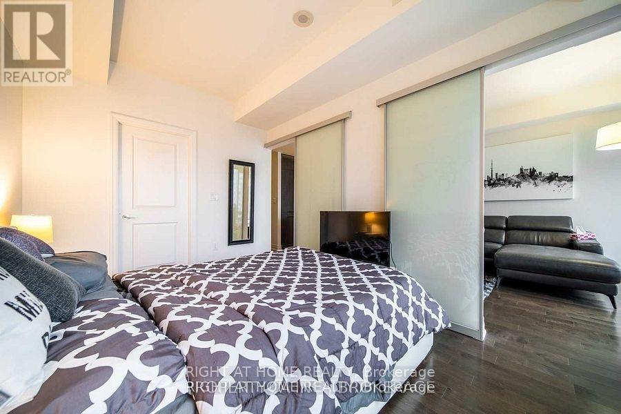 3203 - 8 The Esplanade Street, Toronto, Ontario  M5E 0A6 - Photo 10 - C12600278