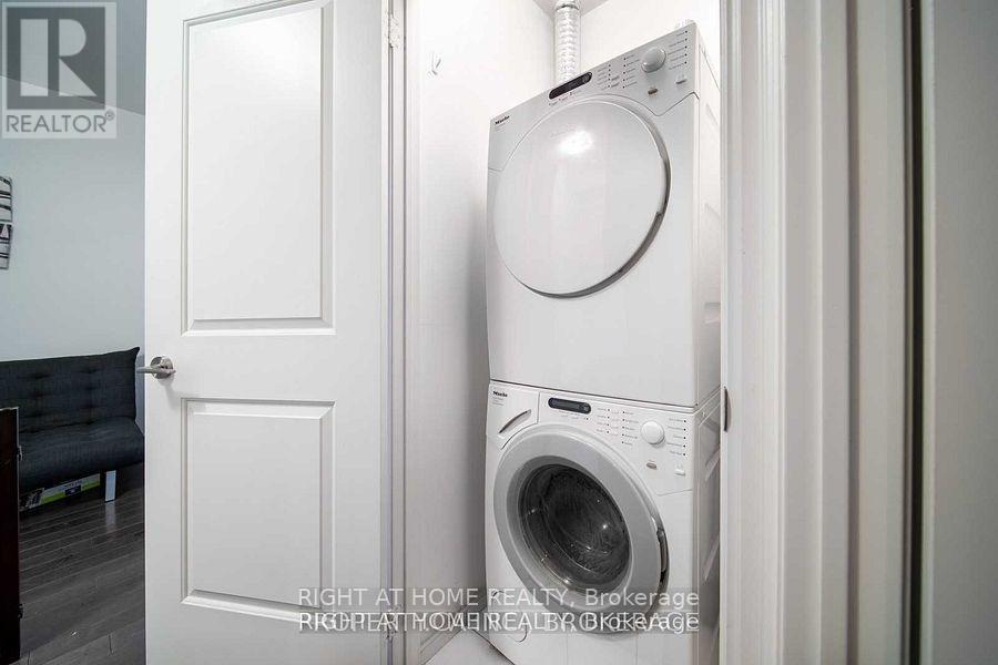 3203 - 8 The Esplanade Street, Toronto, Ontario  M5E 0A6 - Photo 14 - C12600278