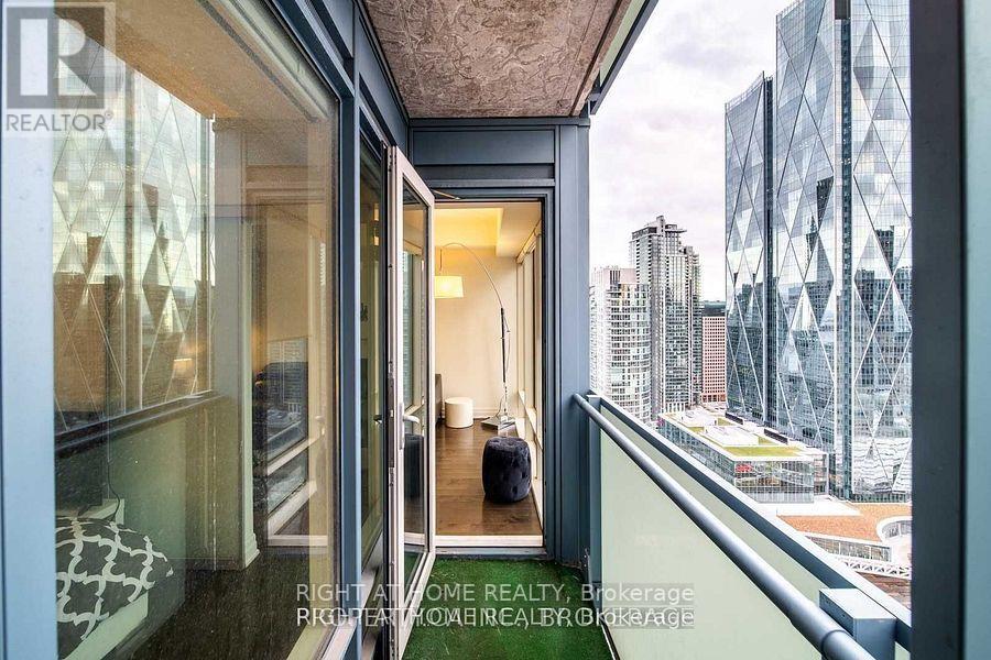 3203 - 8 The Esplanade Street, Toronto, Ontario  M5E 0A6 - Photo 16 - C12600278