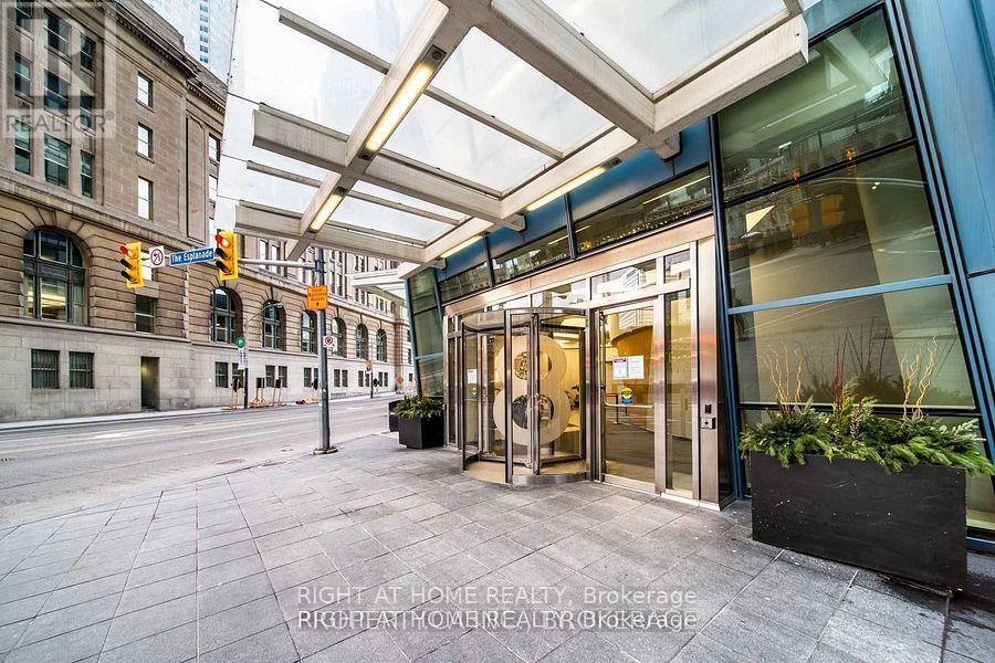 3203 - 8 The Esplanade Street, Toronto, Ontario  M5E 0A6 - Photo 19 - C12600278