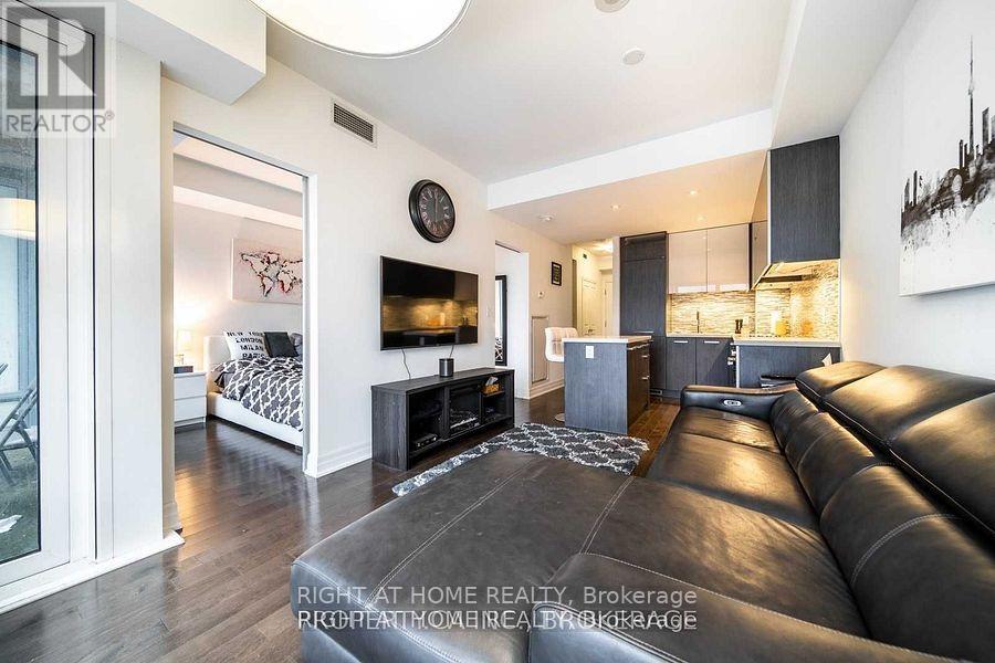 3203 - 8 The Esplanade Street, Toronto, Ontario  M5E 0A6 - Photo 2 - C12600278