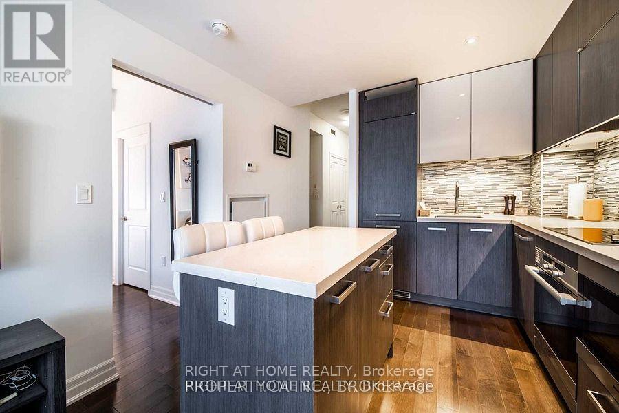 3203 - 8 The Esplanade Street, Toronto, Ontario  M5E 0A6 - Photo 7 - C12600278