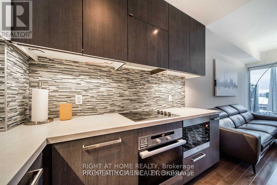 3203 - 8 The Esplanade Street, Toronto, Ontario  M5E 0A6 - Photo 9 - C12600278