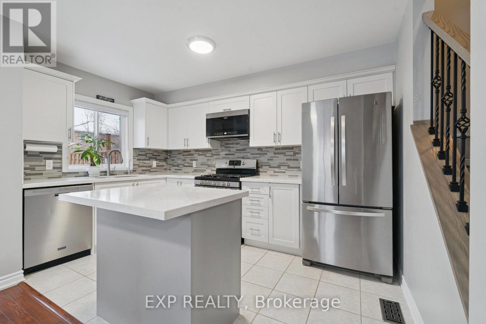 104 Sydenham Wells, Barrie (Georgian Drive), Ontario  L4M 6R5 - Photo 11 - S12600274