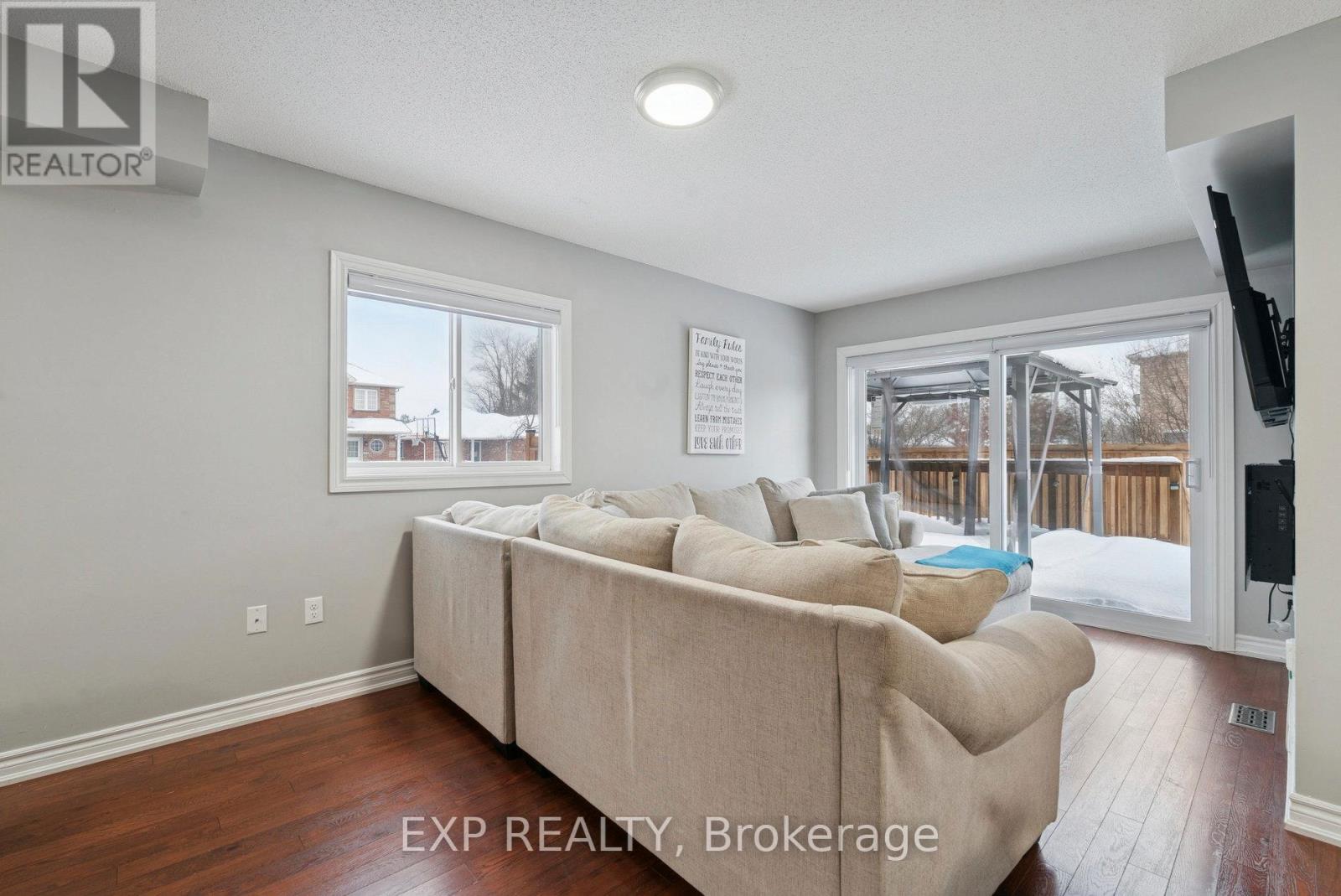 104 Sydenham Wells, Barrie (Georgian Drive), Ontario  L4M 6R5 - Photo 12 - S12600274